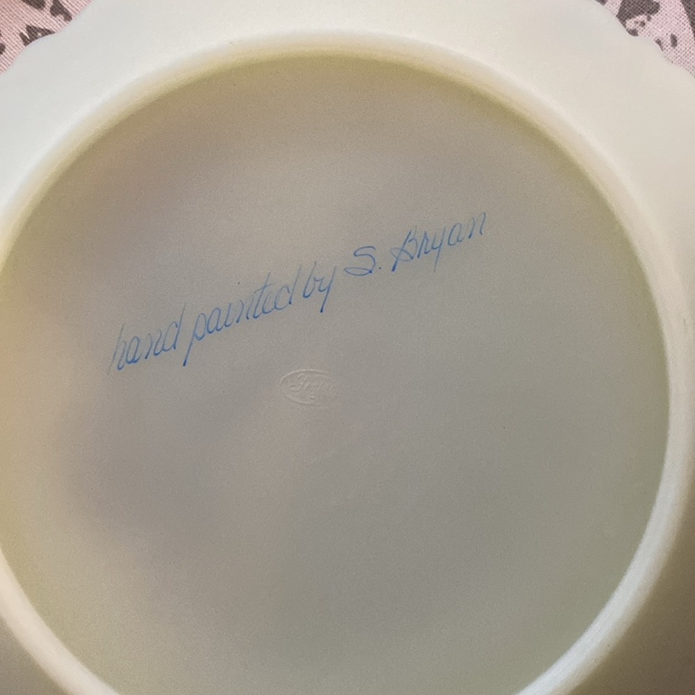 Vintage handpainted 1980 Fenton Uranium custard glass  “Christmas Going Home - Picture 6 of 10